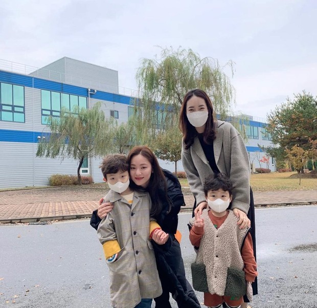 Selain Taecyeon, Jeon Yeo Bin juga tampak akrab dengan keponakan Song Joong-Ki.