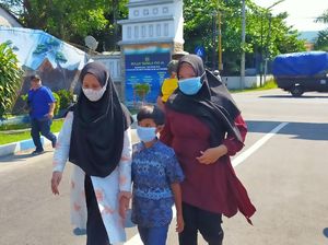 Keluarga Kru KRI Nanggala-402 Datangi Lanal Banyuwangi Keluarga Kru KRI Nanggala-402 Datangi Lanal Banyuwangi
