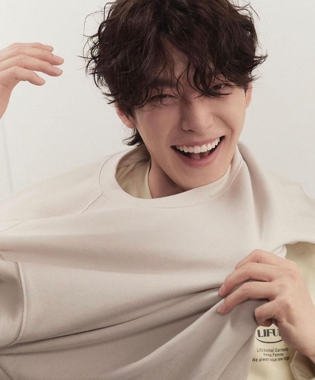 Lama tak muncul karena mengidap kanker tak membuat fans Kim Woo Bin berkurang.