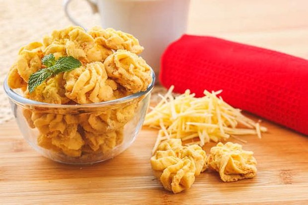 Kue sagu/Pinterest by dapurkobe kue sagu