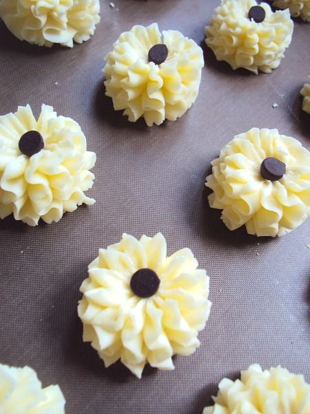 kue semprit/Pinterest by masdapurmas kue semprit