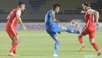 Sementara leg kedua digelar di Stadion Manahan Solo, Minggu (25/4/2021). Persija kembali menang 2-1. Gol Osvaldo Haay dan Riko Simanjuntak, cuma dibalas Ferdinan Sinaga. Pius Erlangga/Dok. Detikcom.
