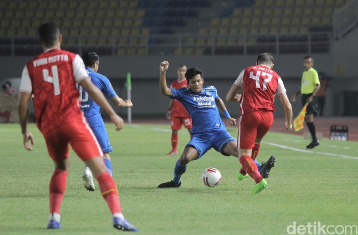 Persija Jakarta menjadi juara Piala Menpora 2021 usai menaklukkan Persib Bandung di dua leg pertandingan final.