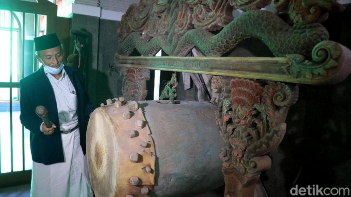 Tak hanya menjadi saksi penyebaran Islam di Tanah Jawa, Masjid Sunan Muria memiliki beragam kisah lain yang menarik untuk ditelusuri. Penasaran?