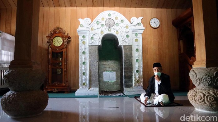 Tak hanya menjadi saksi penyebaran Islam di Tanah Jawa, Masjid Sunan Muria memiliki beragam kisah lain yang menarik untuk ditelusuri. Penasaran?