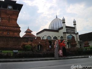 Asyiknya Ngabuburit Ala Millennial Vibes di Menara Kudus