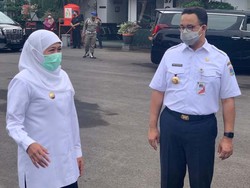 Momen Anies-Khofifah Semobil dari Madiun ke Ngawi