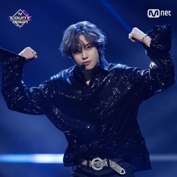 Niel TEEN TOP saat memakai Amuse lip product dalam aksi panggungnya/Sumber/Instagram/dispatch_beauty. Niel TEEN TOP saat memakai Amuse lip product dalam aksi panggungnya.