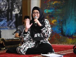 Novia Kolopaking Cerita PDKT ala Cak Nun, Kayak Sensus Penduduk