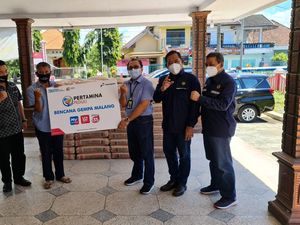 Pertamina Bantu 400 Sak Semen untuk Perbaiki Rumah Korban Gempa Malang