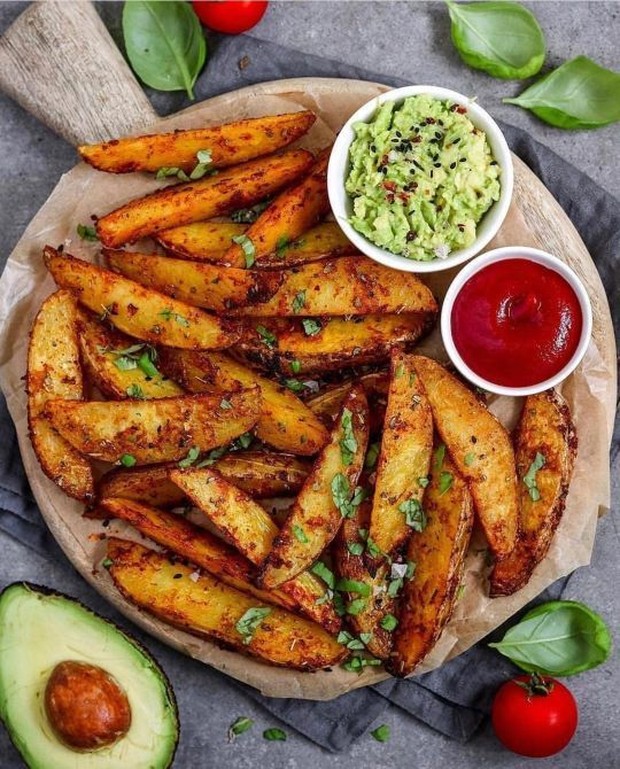 Potato Wedges/pinterest.com/adekingg Olahan yang penuh nutrisi baik di dalamnya satu ini bisa mengenyangkan perut kamu selama berpuasa seharian penuh.