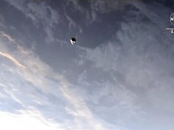 Pesawat Antariksa SpaceX Terancam Tabrak Obyek Tak Dikenal