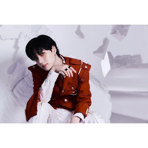 Taemin SHINEe mamakai Channel Rouge Allure Ink dalam sebuah pemotretan/Sumber/Instagram/dispatch_beauty. Taemin SHINEe mamakai Channel Rouge Allure Ink dalam sebuah pemotretan.
