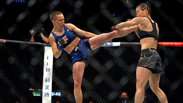 Apr 24, 2021; Jacksonville, Florida, USA; Rose Namajunas (Blue Gloves) kicks Zhang Weili (Red Gloves) for a TKO during UFC 261 at VyStar Veterans Memorial Arena. Mandatory Credit: Jasen Vinlove-USA TODAY Sports