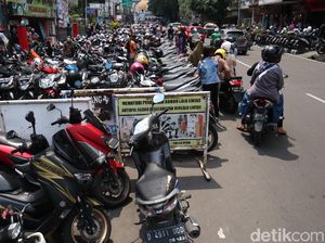 Juru Parkir Liar Minimarket Jadi Target Penertiban Dishub Bandung Juru Parkir Liar Minimarket Jadi Target Penertiban Dishub Bandung