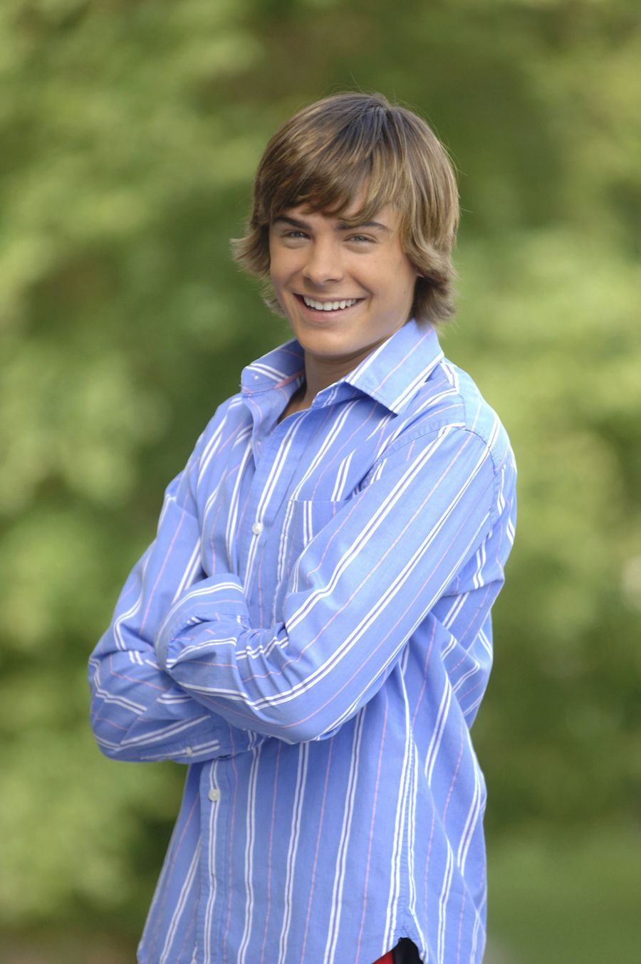 Nama Zac Efron mulai dikenal setelah dia membintangi drama High School Musical. Ini penampilan Zac saat berpose untuk poster drama musikal itu di 2006. Foto: dok. Disney Channel