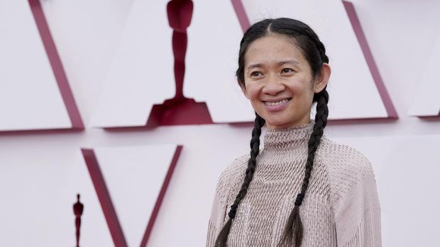 Chloe Zhao arrives at the Oscars on Sunday, April 25, 2021, at Union Station in Los Angeles. (AP Photo/Chris Pizzello, Pool)