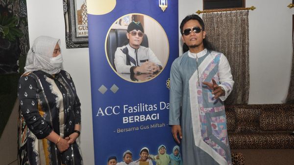 ACC Berbagi ke Pesantren Gus Miftah