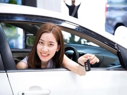 Cewek Perlu Tahu! Ini Tips Beli Mobil Baru yang Harus Diingat