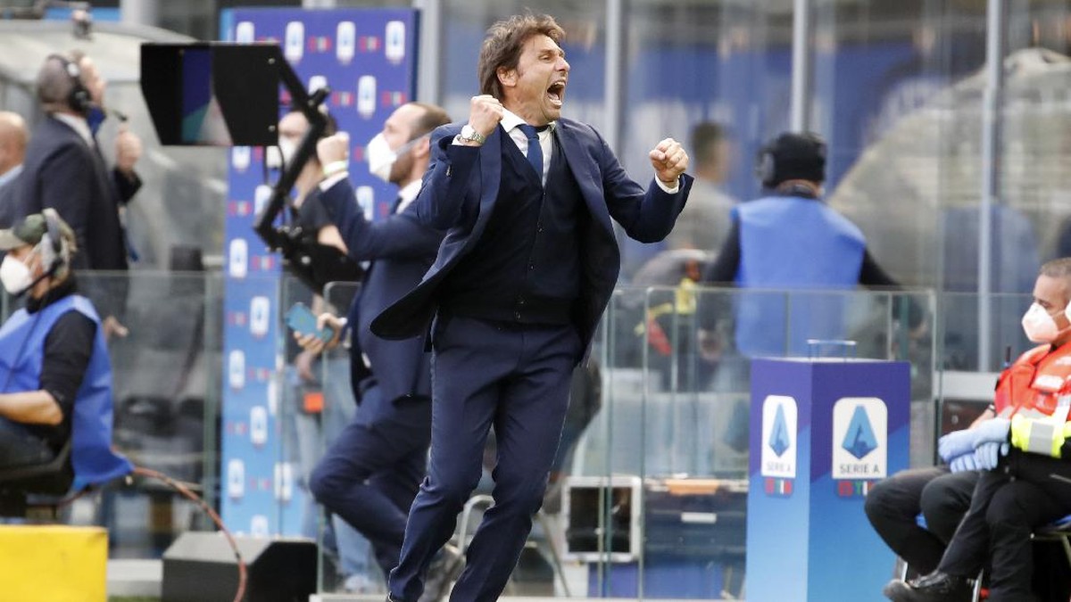 Antonio Conte membawa Inter Milan menuju tangga juara Liga Italia. (Foto: AP/Antonio Calanni)