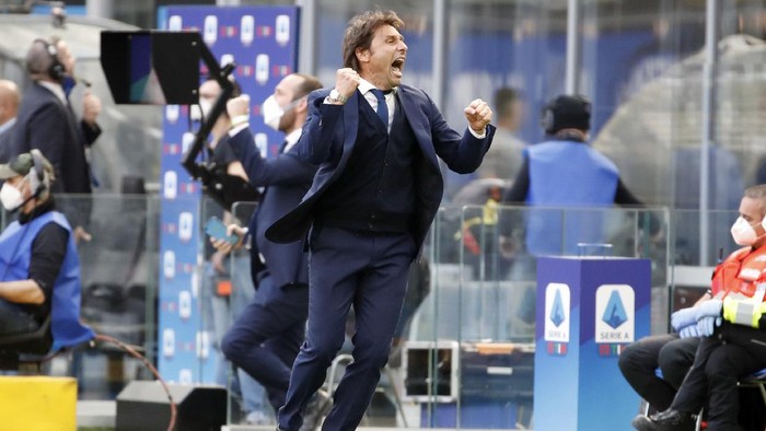 Inter Milans head coach Antonio Conte celebrates his sides 1-0 win at the end of the Serie A soccer match between Inter Milan and Hellas Verona, at the San Siro stadium in Milan, Italy, Sunday, April 25, 2021. (AP Photo/Antonio Calanni)