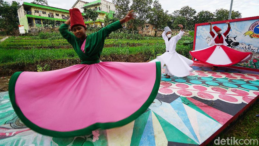 Cara Santri di Boyolali Ngabuburit Sambil Menari Sufi Cara Santri di Boyolali Ngabuburit Sambil Menari Sufi