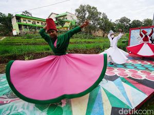 Cara Santri di Boyolali Ngabuburit Sambil Menari Sufi