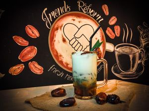 Super Segar, Es Pleret Kurma Khas Blitar Cocok untuk Berbuka Puasa Super Segar, Es Pleret Kurma Khas Blitar Cocok untuk Berbuka Puasa