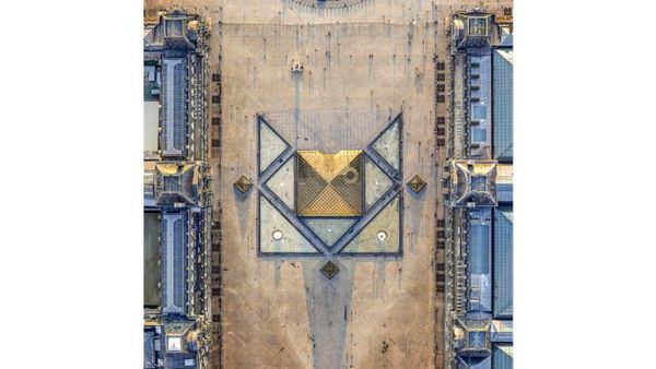 Fotografi Udara Langka Ikon Kota Paris