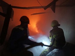 Percikan Mercon Picu Kebakaran Gudang Rongsokan di Cimahi