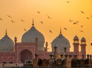 Megahnya Badshahi, Pernah Berpredikat Masjid Terbesar di Dunia Selama 3 Abad Megahnya Badshahi, Pernah Berpredikat Masjid Terbesar di Dunia Selama 3 Abad