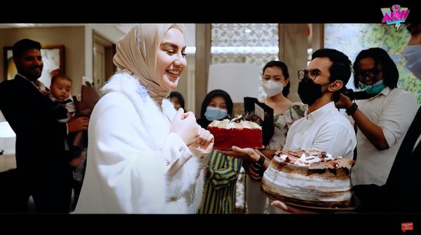 8 Potret Momen Kejutan Ulang Tahun Irish Bella, Banjir Kado Mewah Dari Suami