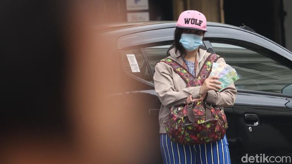 Jasa Penukaran Uang Mulai Marak di Bandung