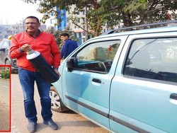 India Darurat Corona, Pria Ini Bagikan Tabung Oksigen Gratis Pakai Mobil Kecil