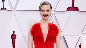 Foto: Deretan Makeup & Rambut Terbaik Selebriti di Oscars 2021