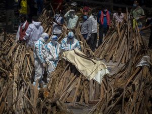 India Mulai Kehabisan Ruang untuk Kremasi Korban COVID-19 India Mulai Kehabisan Ruang untuk Kremasi Korban COVID-19