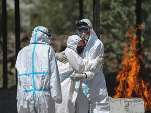 Mengenal Varian Corona B1617 di India, Varian dengan Mutasi Ganda