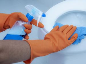 Ampuh! 4 Bahan Dapur Ini Bisa Bersihkan Noda Kuning pada Keramik