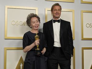 Yuh-Jung Youn Minari Tak Mau Mimpi Main Film Bareng Brad Pitt Yuh-Jung Youn Minari Tak Mau Mimpi Main Film Bareng Brad Pitt