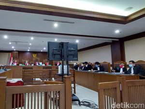 Korupsi Proyek Fiktif, Desi Arryani dkk Divonis 4 hingga 7 Tahun Bui Korupsi Proyek Fiktif, Desi Arryani dkk Divonis 4 hingga 7 Tahun Bui