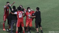 Kemenangan Persija Jakarta di final Piala Menpora 2021 disambut suka cita seluruh pemain dan ofisial tim. (Foto: Pius Erlangga/detikcom)