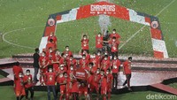Selain trofi juara, Persija Jakarta juga mendapatkan hadiah utama sebesar Rp 2 miliar. (Foto: Pius Erlangga/detikcom)