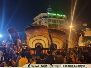 Bupati Ponorogo Kecam Pertunjukan Reog Saat Sahur yang Abaikan Prokes