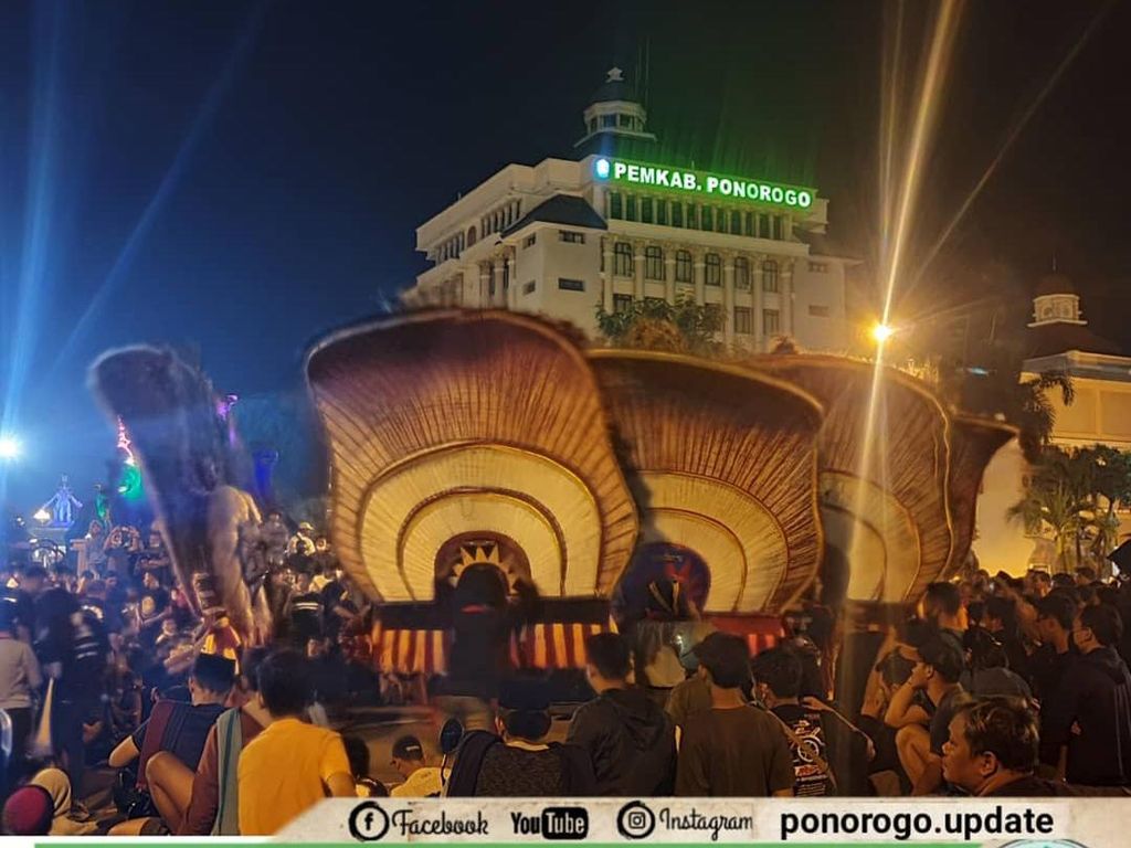 Bupati Ponorogo Kecam Pertunjukan Reog Saat Sahur yang Abaikan Prokes Bupati Ponorogo Kecam Pertunjukan Reog Saat Sahur yang Abaikan Prokes