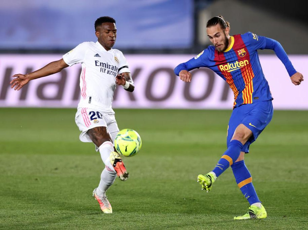 Link live streaming Barcelona vs Madrid saksikan di sini. (Foto: Getty Images/Angel Martinez)