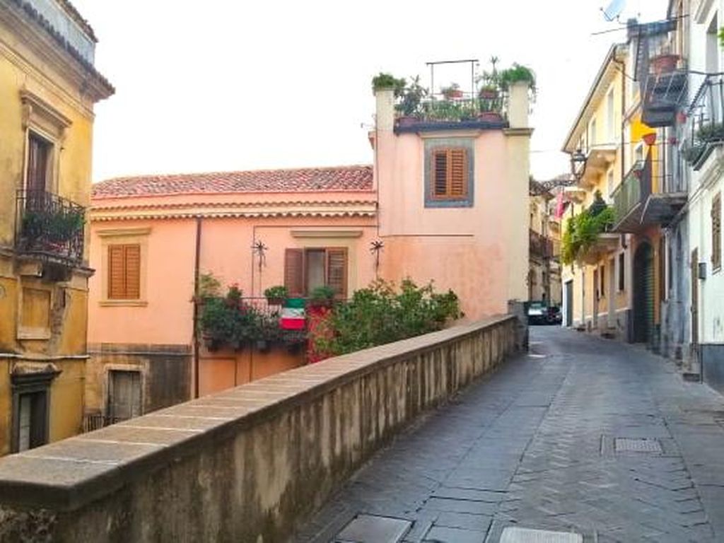 Rumah-rumah di Kota Ini Dijual Seharga 1 Euro Rumah-rumah di Kota Ini Dijual Seharga 1 Euro