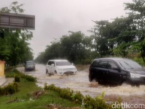 Hujan Deras, Sejumlah Jalan dan Kawasan di Pekanbaru Tergenang