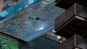 Sky Pool Pertama di Dunia Ini Ada di London Lho