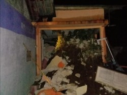 Tebing Longsor Hancurkan 2 Rumah di Sukabumi, Ibu dan Anak Terluka