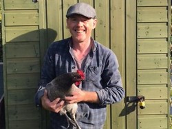 Surprise! Telur Ayam Ini Berisi 3 Kuning Telur Sekaligus